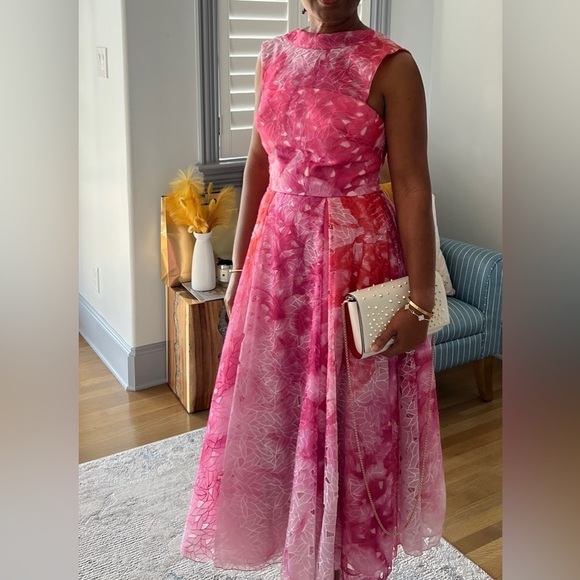 Monique Lhuillier Dresses & Skirts - Monique Lhuillier Pink Floral Lace Fit Flare Dress